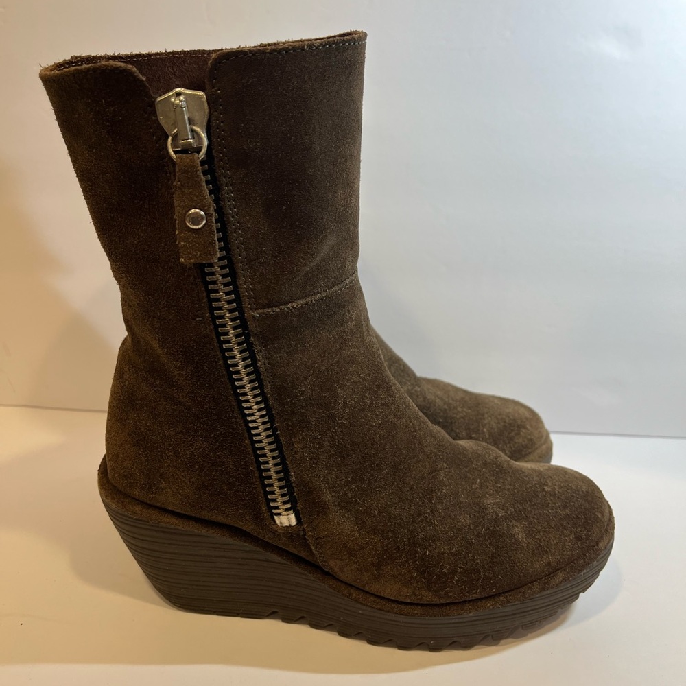 Fly London chocolate brown suede wedge boot sz 36